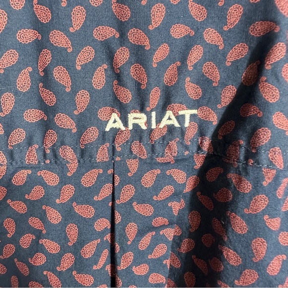 Men's Ariat button down shirt, Med. Cotton/spandex, paisley. Office, date night - Picture 5 of 10